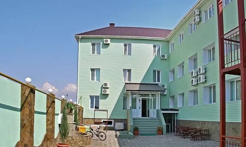 ИЗУМРУДНАЯ ГОСТИНИЦА