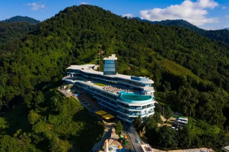 LITZ RESORT KVARIATI