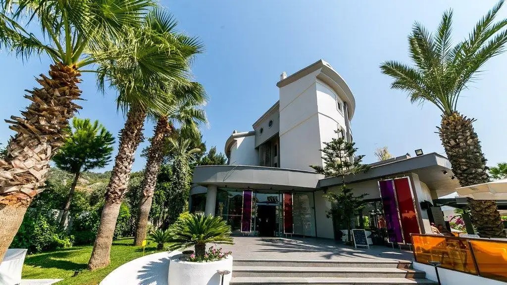 COSTA MARE SUITES (EX. COSMOPOLITAN RESORT)