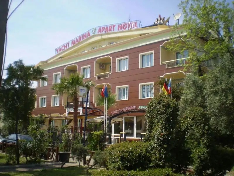 BLUE YACHT MARINA APART HOTEL