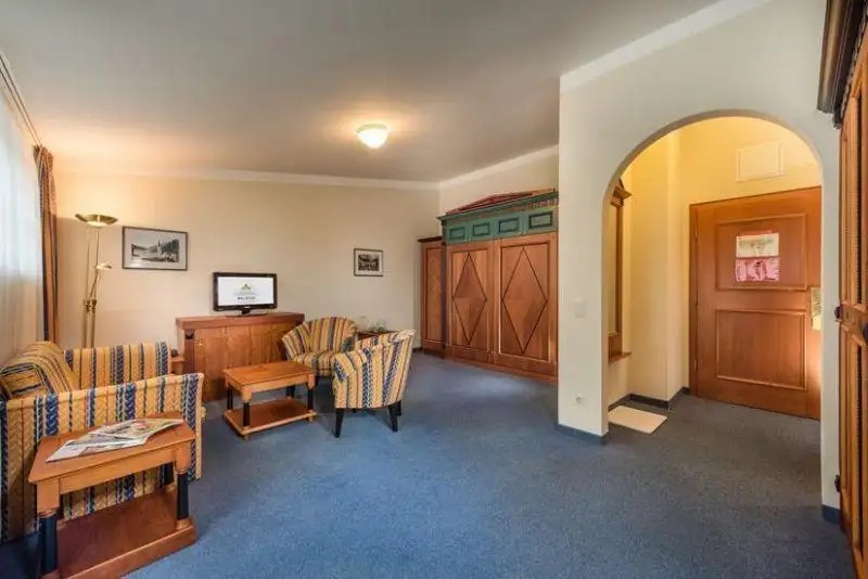 MONDI HOLIDAY BELLEVUE