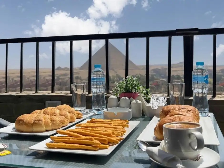 PYRAMIDS TOWER VIEW INN