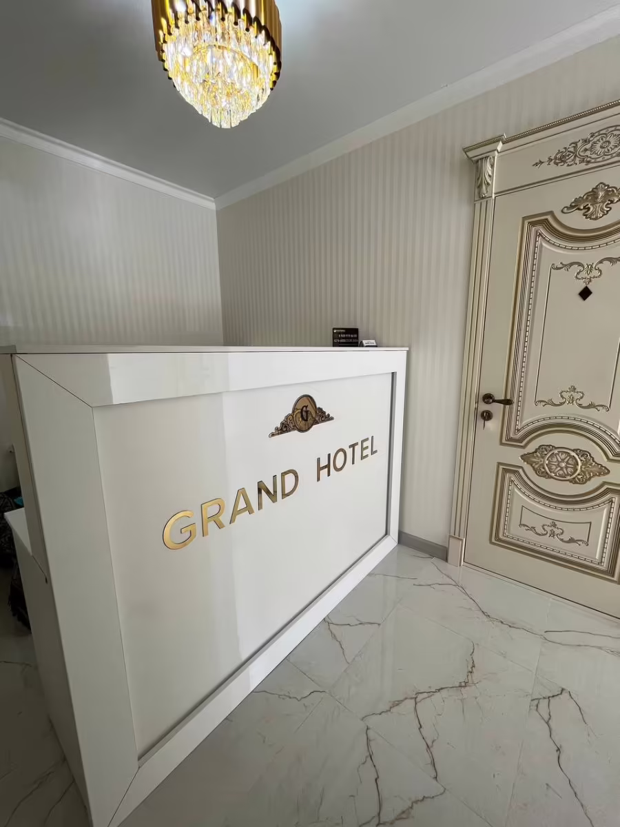 GRAND HOTEL
