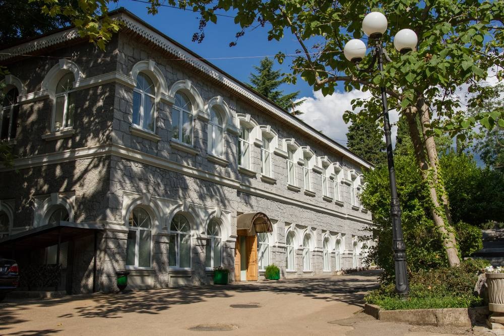 ГУРЗУФСКИЙ