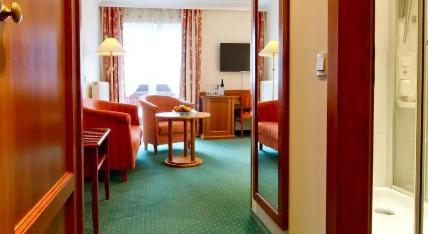 SEEBOECKENHOTEL ZUM WEISSEN HIRSCHEN