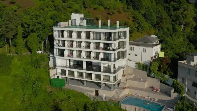 HILLS KVARIATI
