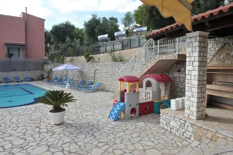 KERKYRA BEACH APARTMENTS & STUDIOS