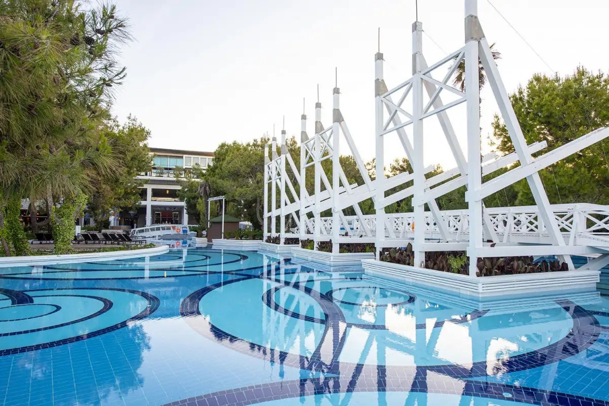 LYKIA WORLD & LINKS GOLF