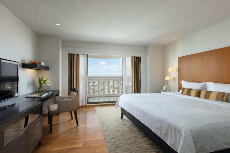 tower club suite city view