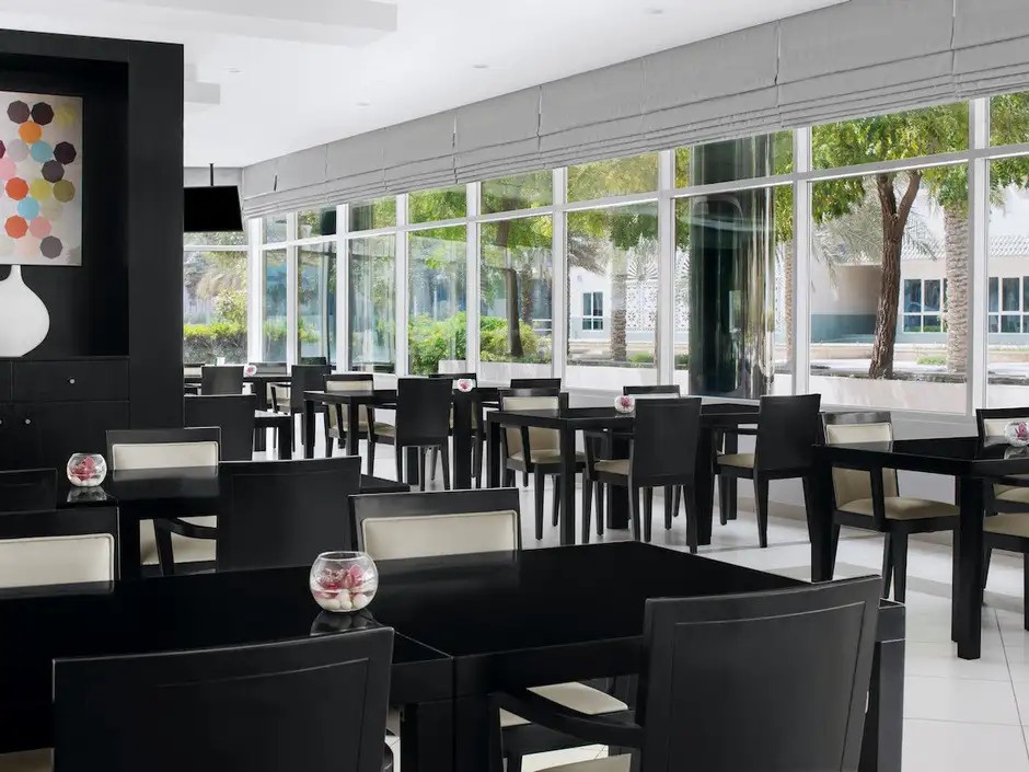 HOLIDAY INN EXPRESS INTERNET CITY