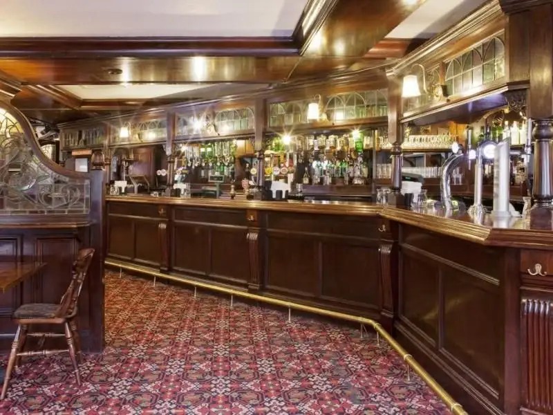 HOLIDAY INN LONDON KENSINGTON FORUM