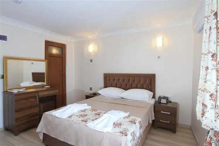 REIS BEACH HOTEL