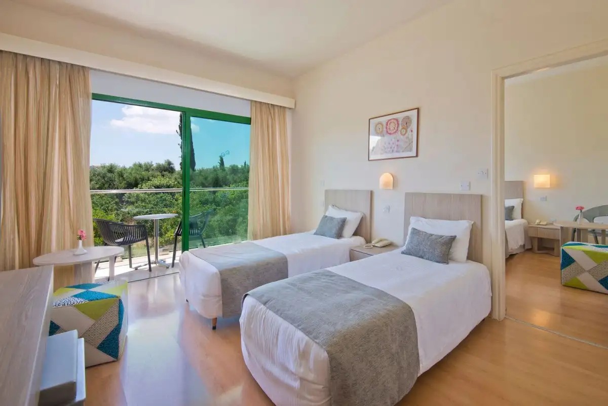 NATURA BEACH HOTEL