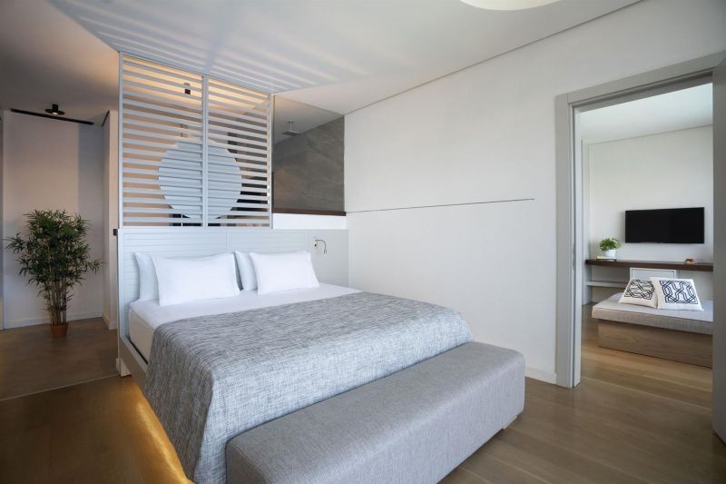 deluxe king suite