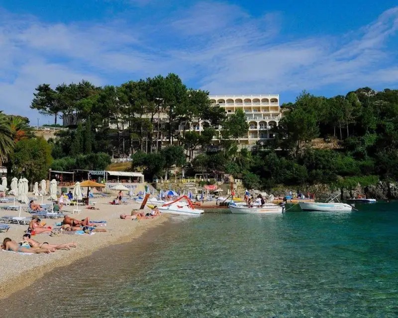 AKROTIRI BEACH