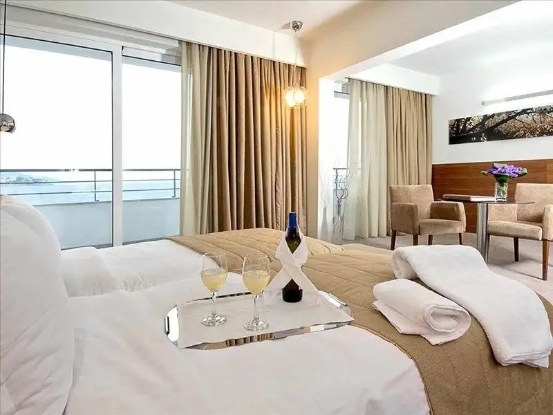 LUCY HOTEL