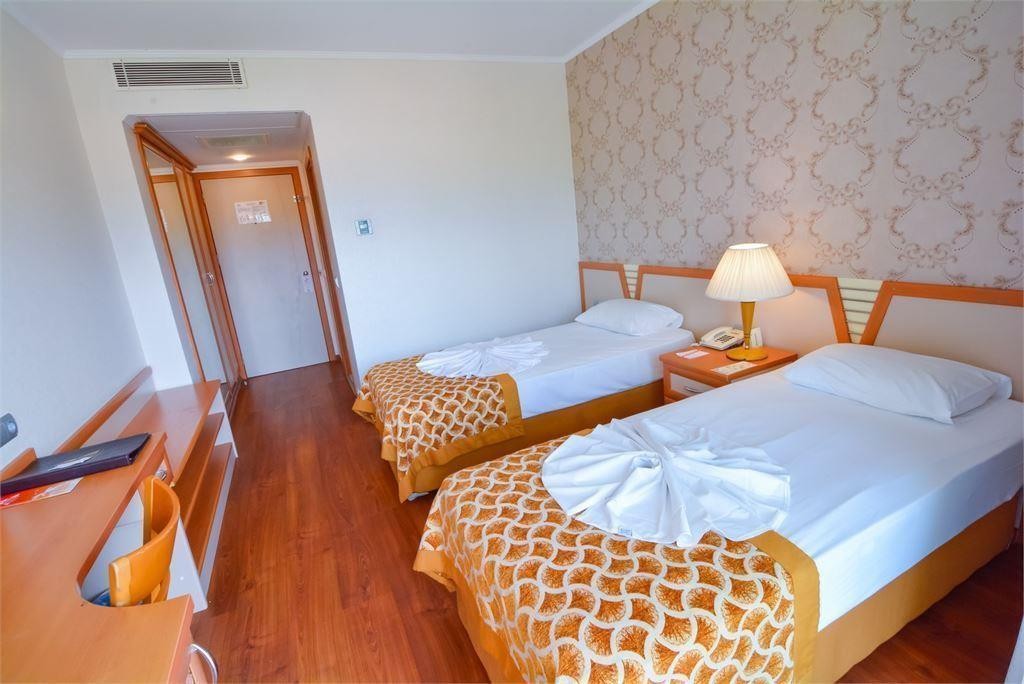 PINE HOUSE HOTEL