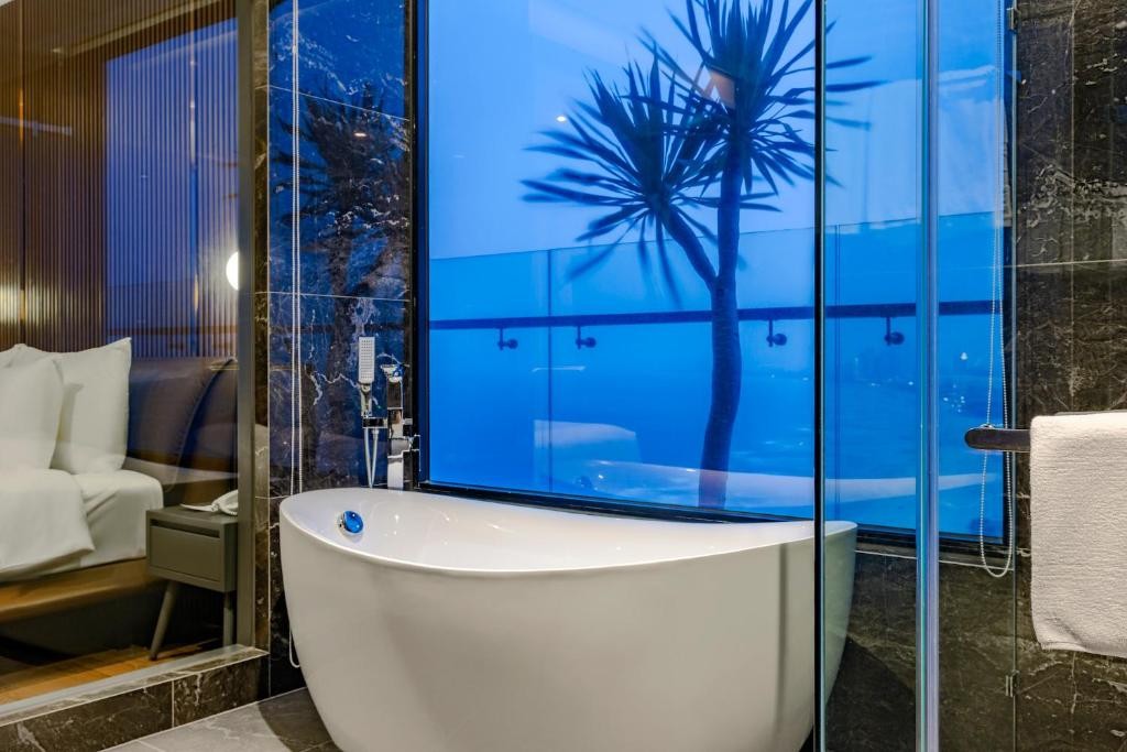 PENINSULA HOTEL DANANG