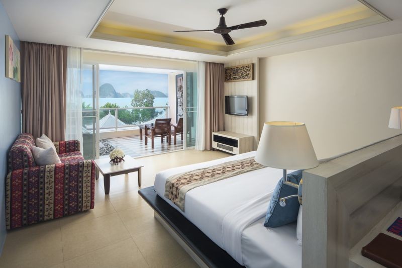 deluxe jacuzzi sea view