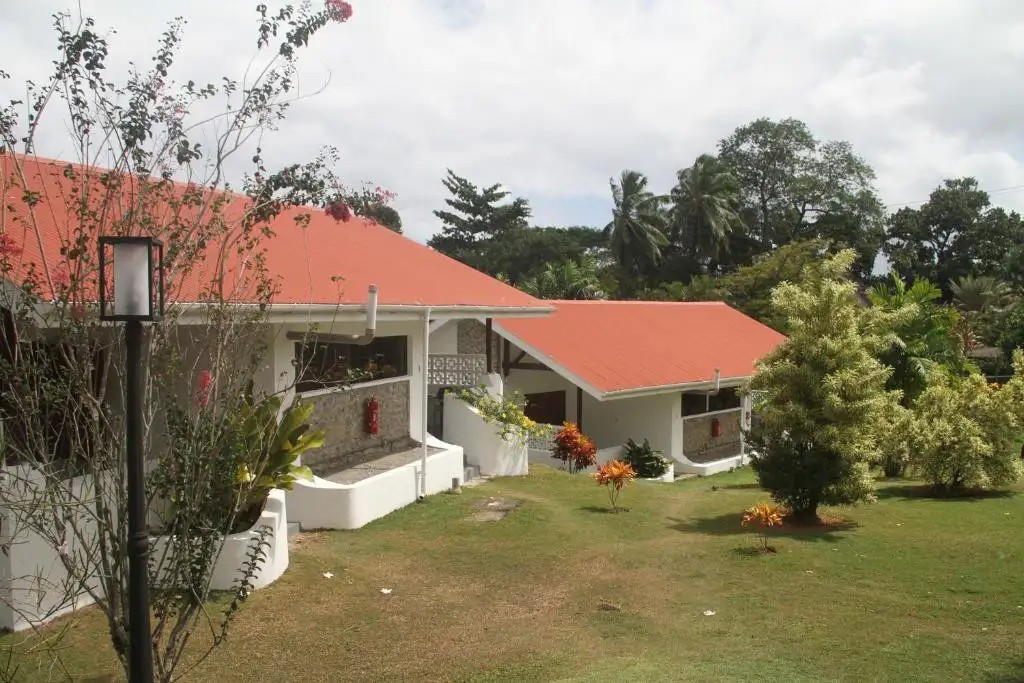 DANIELLAS BUNGALOWS