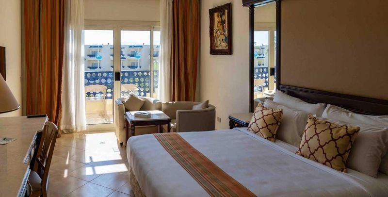 suite pool view