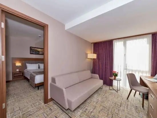 LAND PARK HOTEL