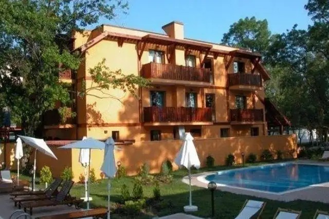 VILLA BORA