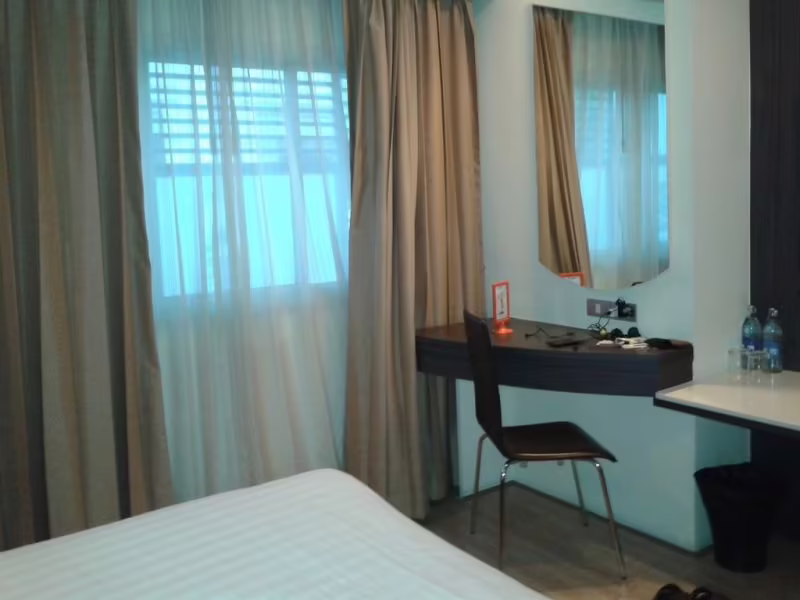 ICHECK INN SUKHUMVIT SOI 11 (EX. NARRY NANA BANGKOK)