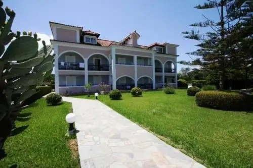 SOFIA-YIOTA STUDIOS & APARTMENTS