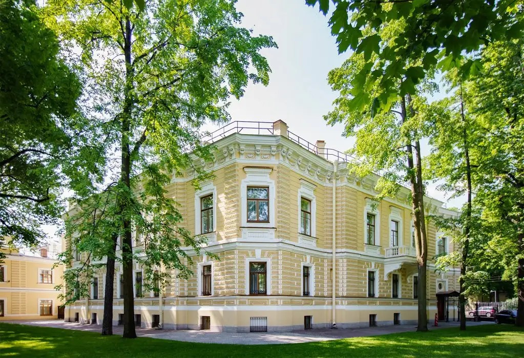 ОСОБНЯК ВОЕННОГО МИНИСТРА (MILUTIN PALACE)