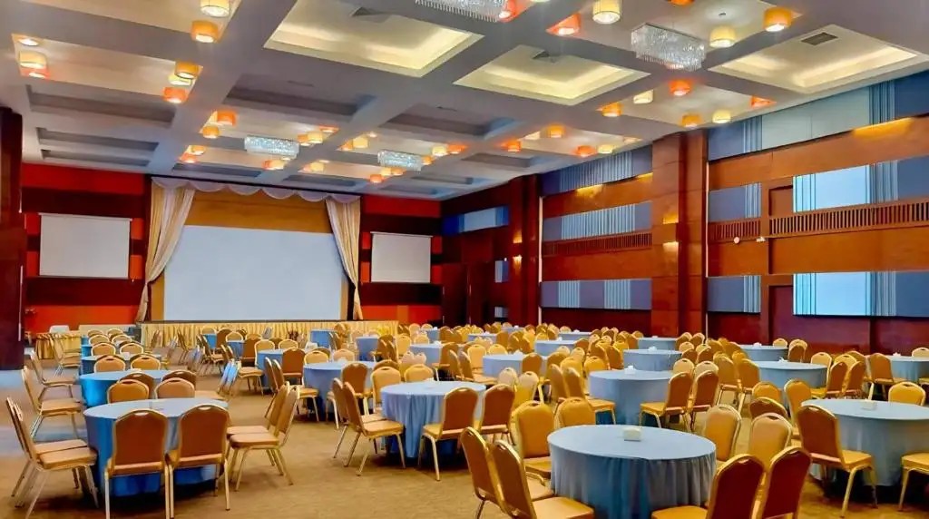 ROYAL PHALA CLIFF BEACH