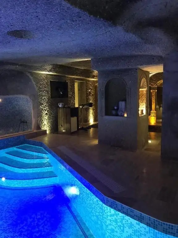 EMPIRE CAVE HOTEL
