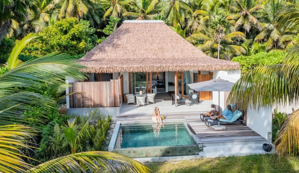 ALPHONSE ISLAND RESORT