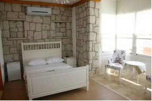 KEMERLIHAN DELUXE HOTEL