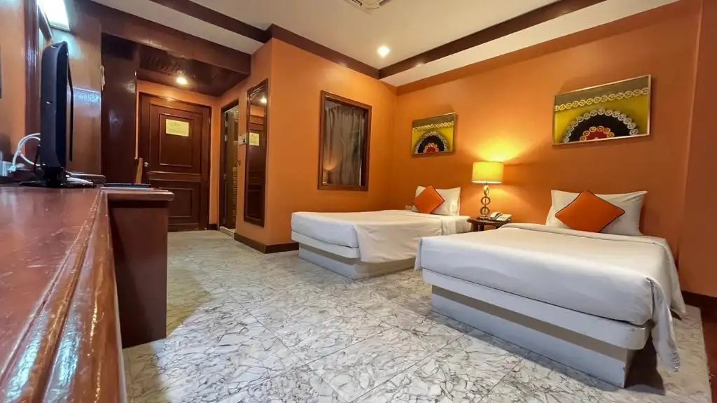 B BURI HOTEL