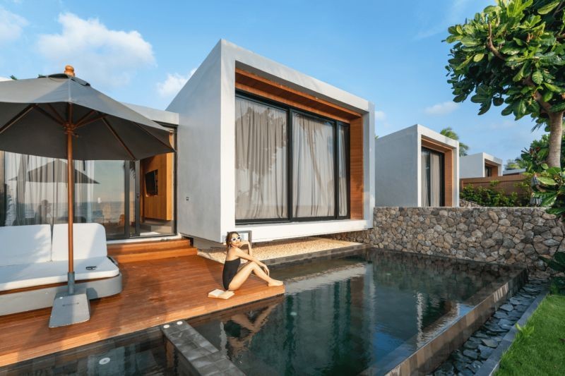 beachfront suite pool villa