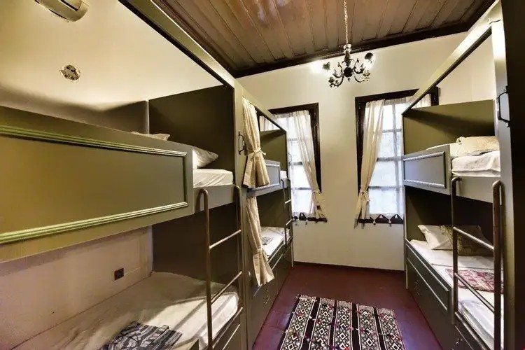 LORDS HOSTELPUB