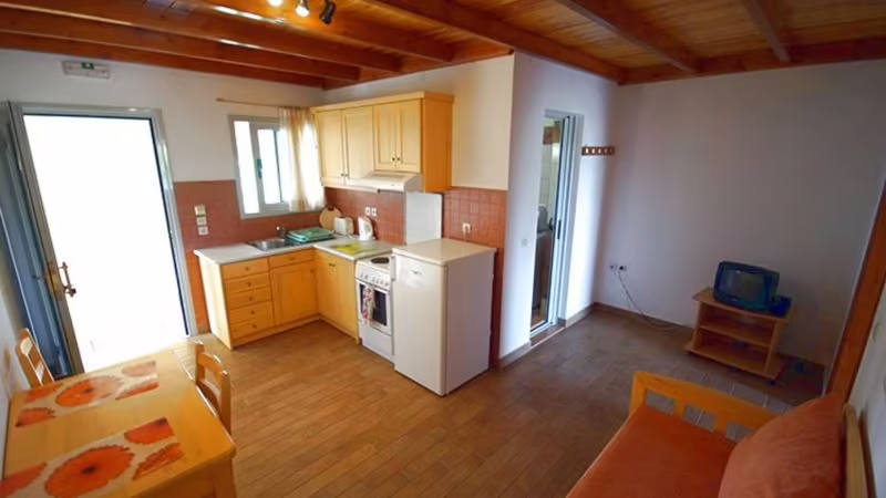 OMIRIKON HOTEL & APARTMENTS