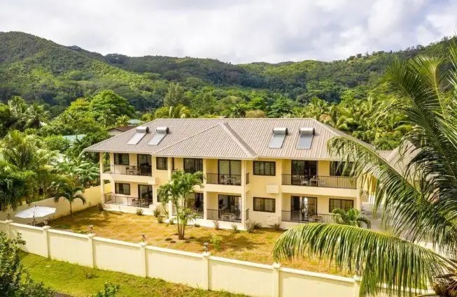 CREOLE BREEZE SELF CATERING