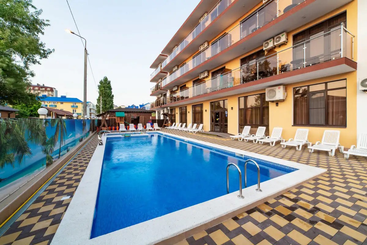 LEONSIA FAMILY HOTEL