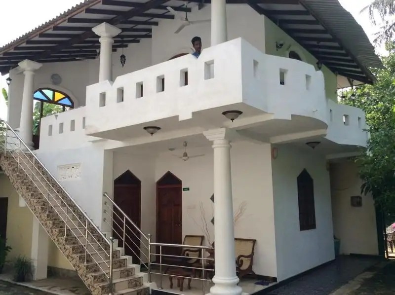 TINY ROYAL PALACE