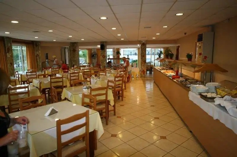 VILLAGE INN STUDIOS & FAMILY APART