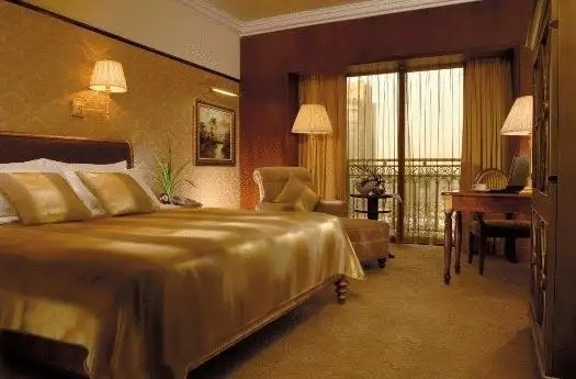 HOWARD JOHNSON REGAL COURT