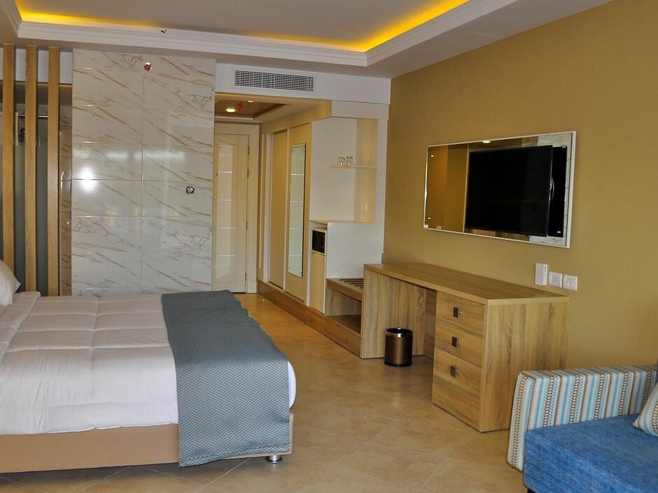 TITANIC ROYAL HOTEL