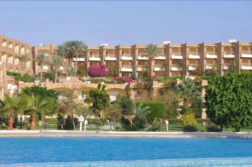 BRAYKA BAY RESORT