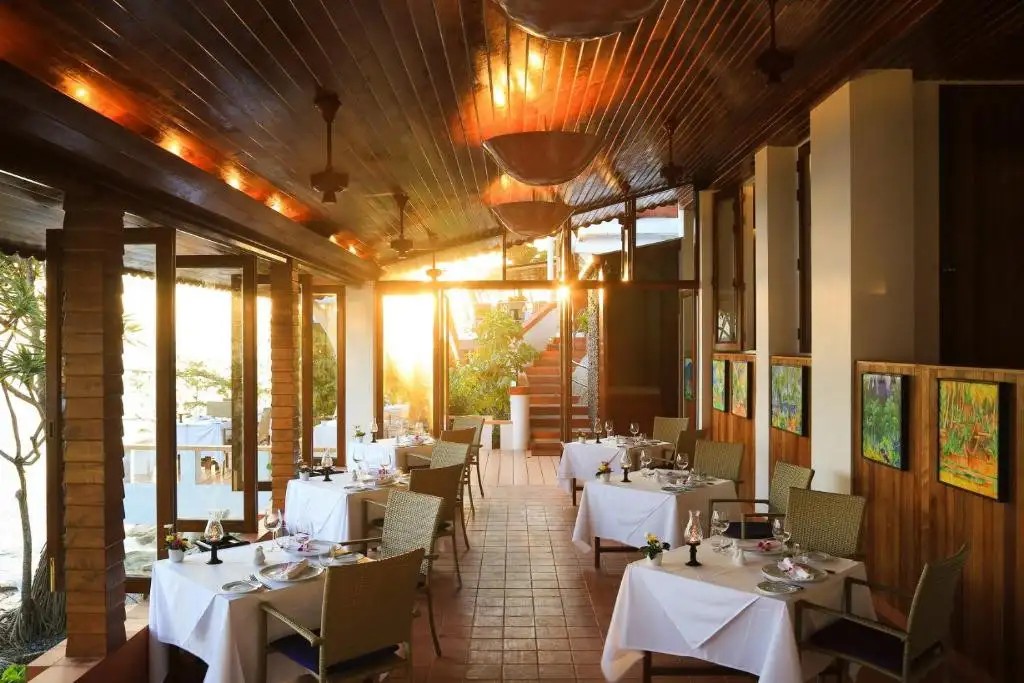 MOM TRIS VILLA ROYALE